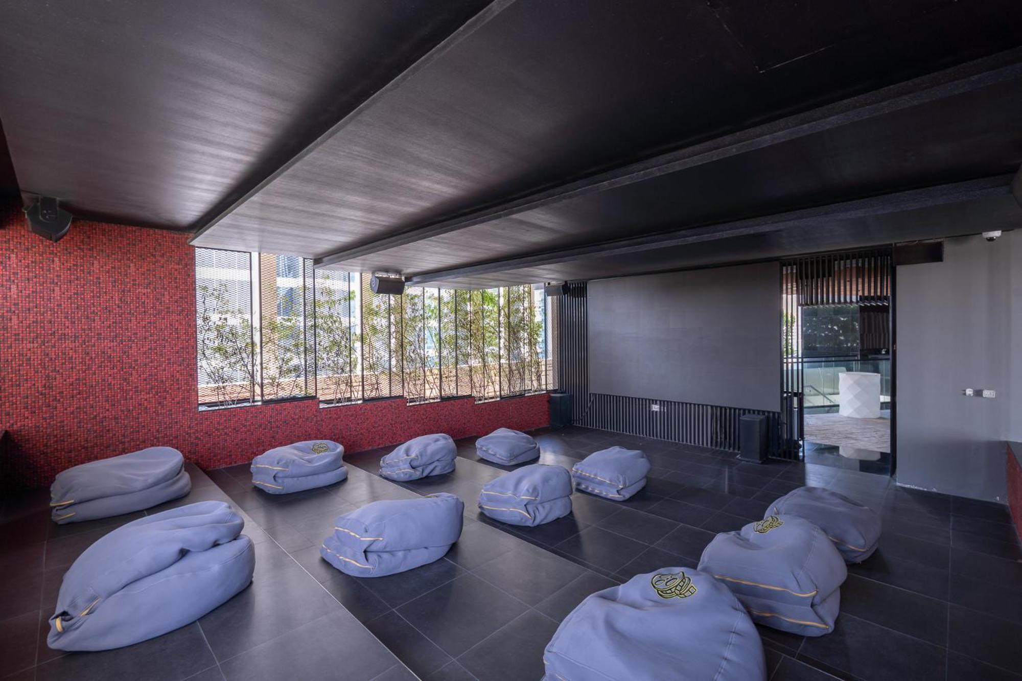 2-bedroom Oasis With Hotel-quality Comfort In Business Bay Perfect For 4