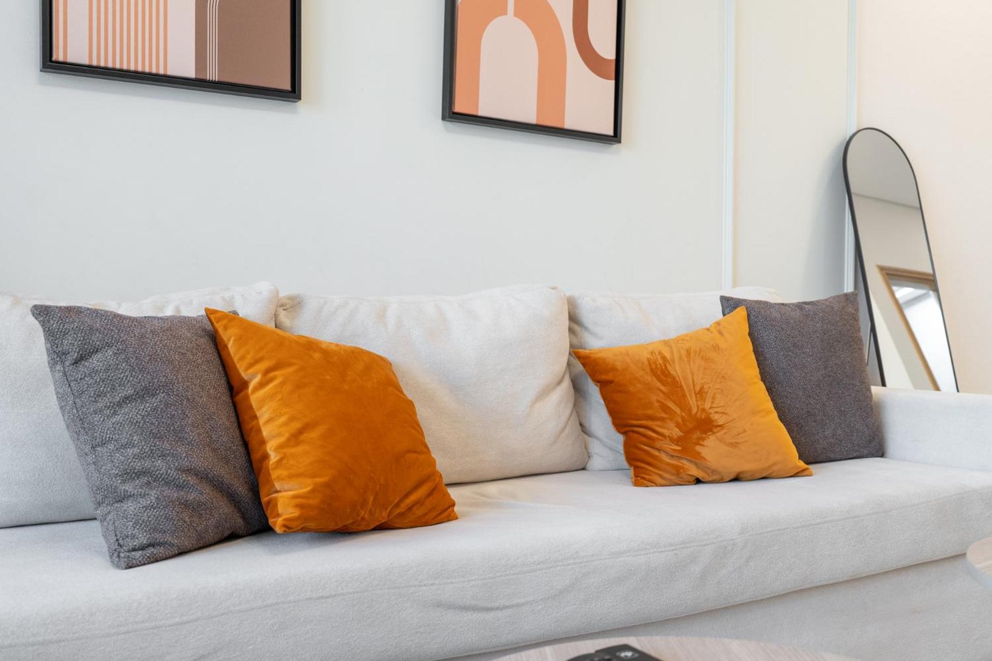 Apartment 2-bedroom Oasis With Hotel-quality Comfort In Business Bay Perfect For 4 *