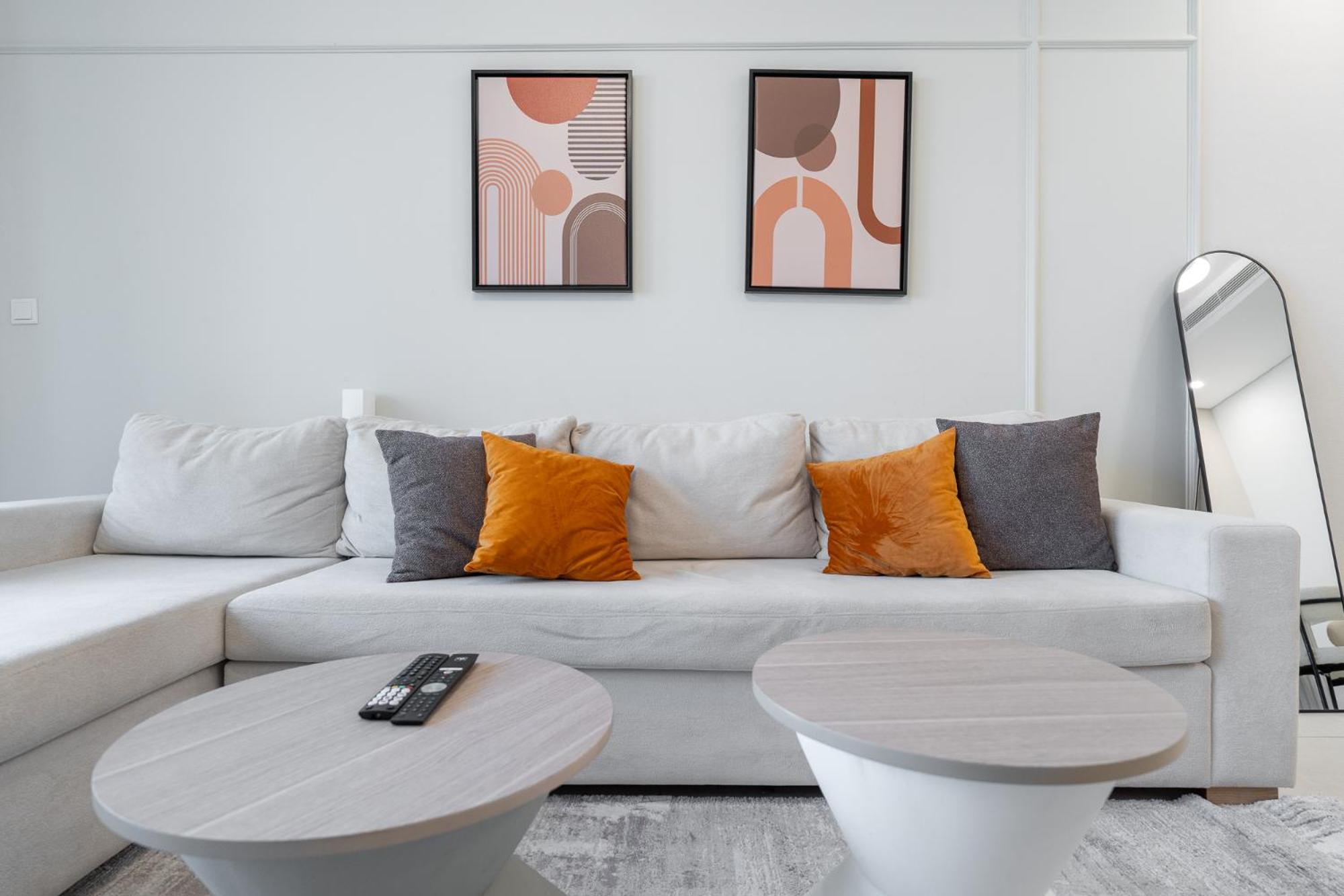 2-bedroom Oasis With Hotel-quality Comfort In Business Bay Perfect For 4 Apartment *
