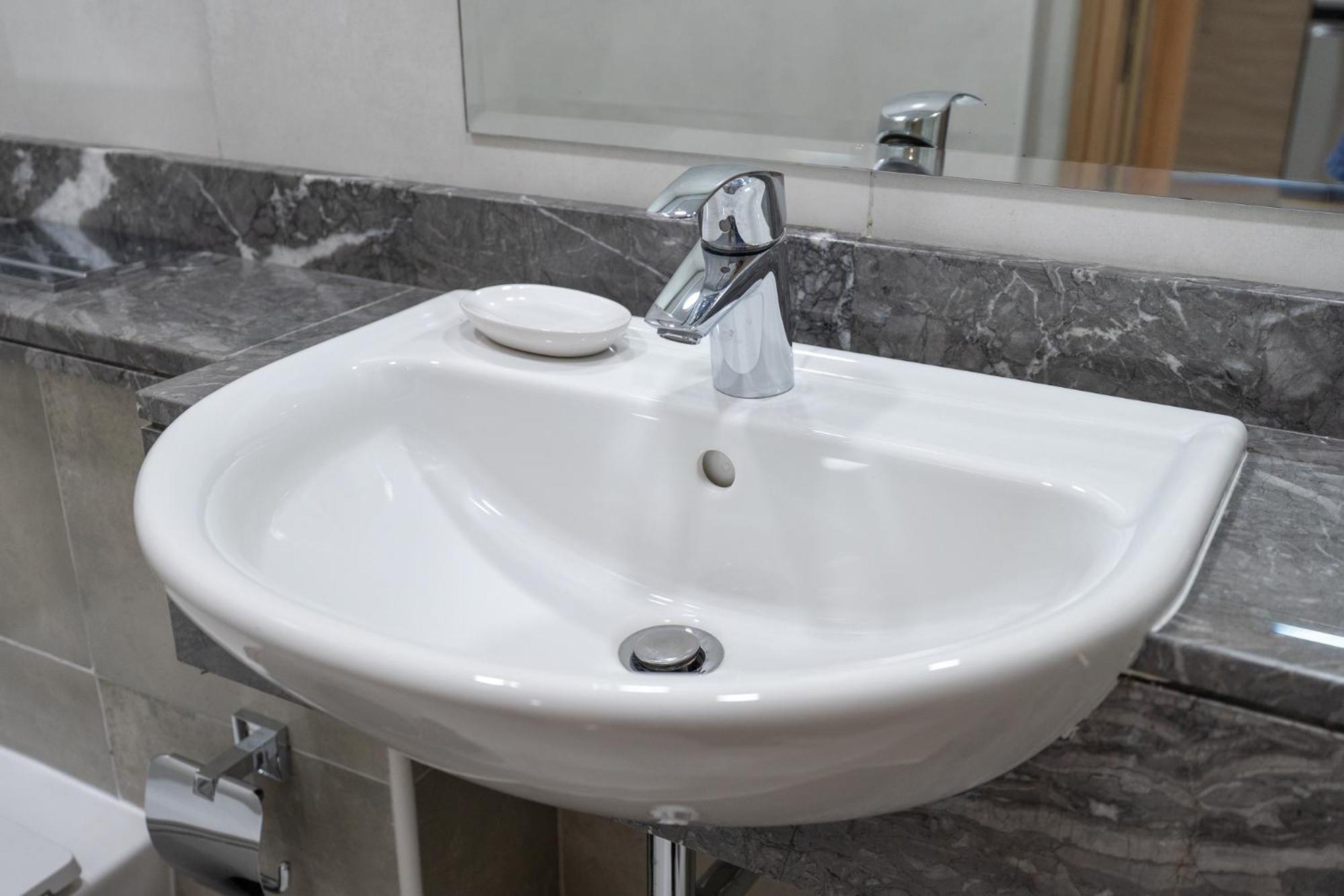 2-bedroom Oasis With Hotel-quality Comfort In Business Bay Perfect For 4 Dubai