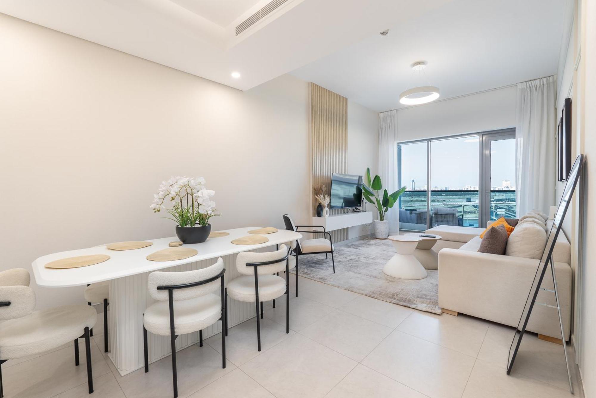 2-bedroom Oasis With Hotel-quality Comfort In Business Bay Perfect For 4 Apartment