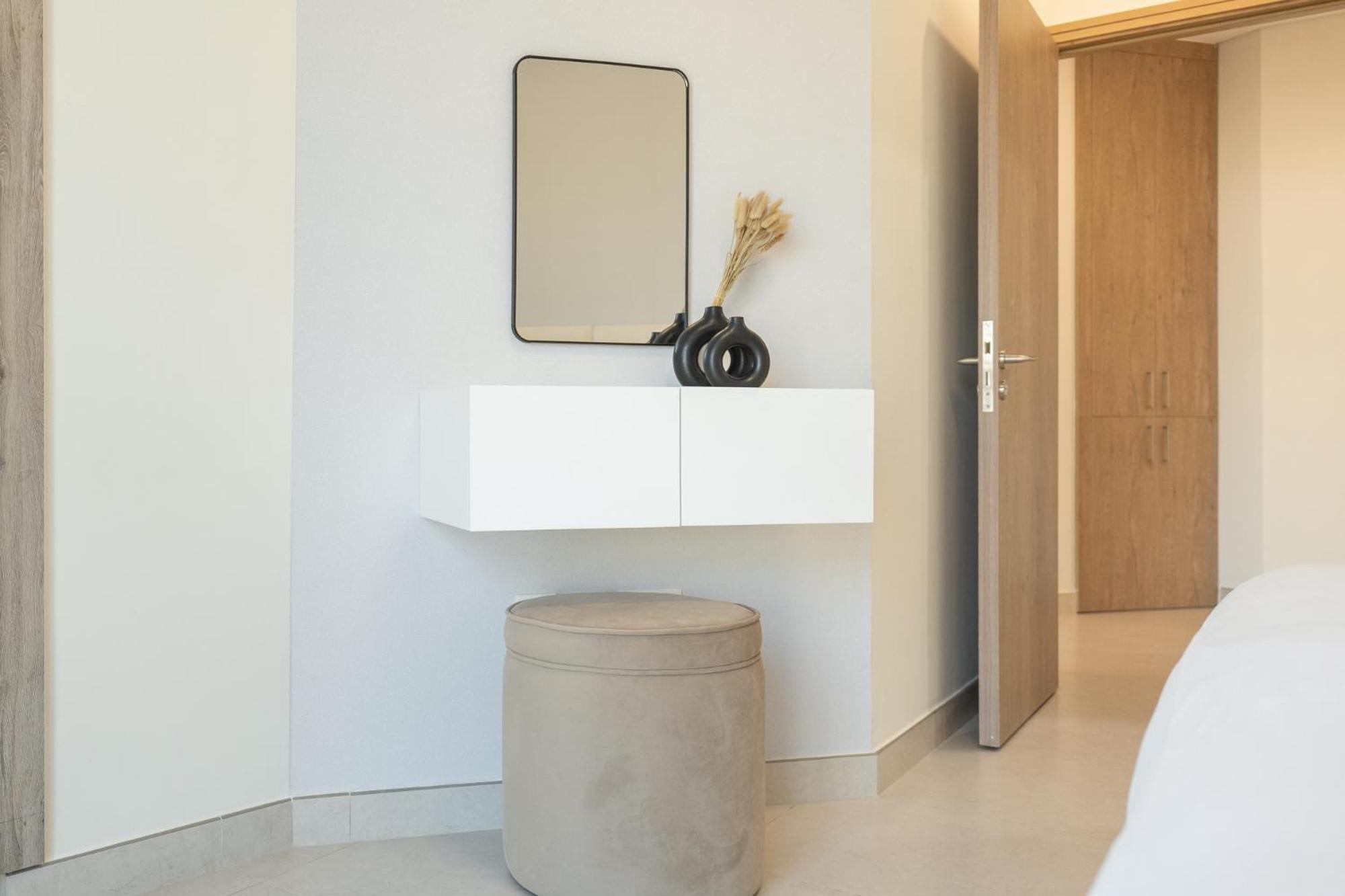 2-bedroom Oasis With Hotel-quality Comfort In Business Bay Perfect For 4 *