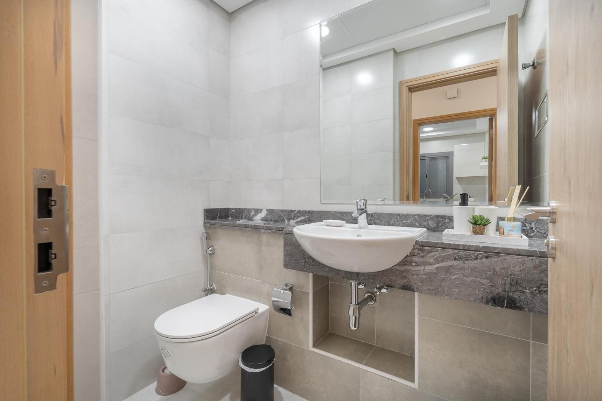 2-bedroom Oasis With Hotel-quality Comfort In Business Bay Perfect For 4 Dubai