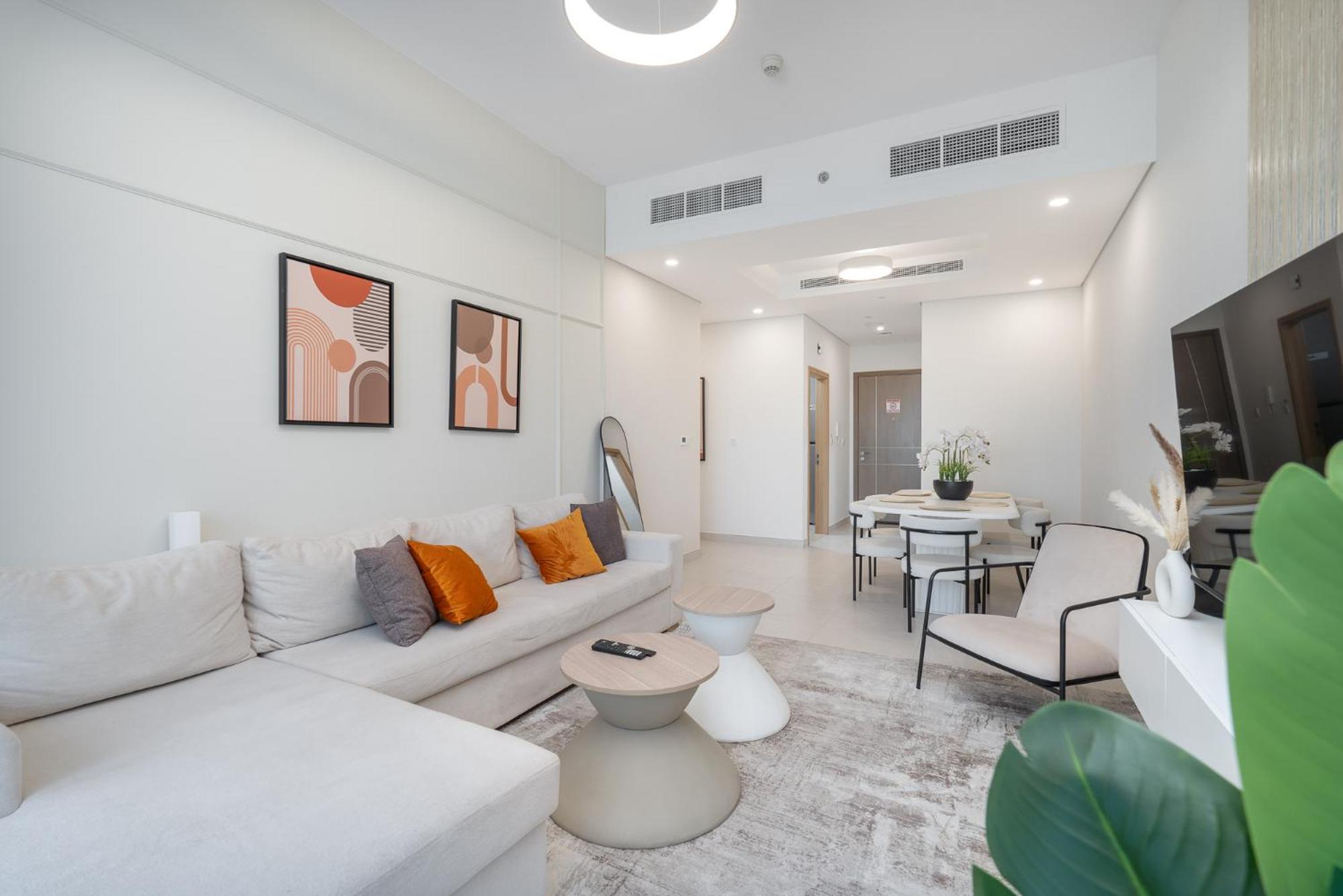 2-bedroom Oasis With Hotel-quality Comfort In Business Bay Perfect For 4 Dubai