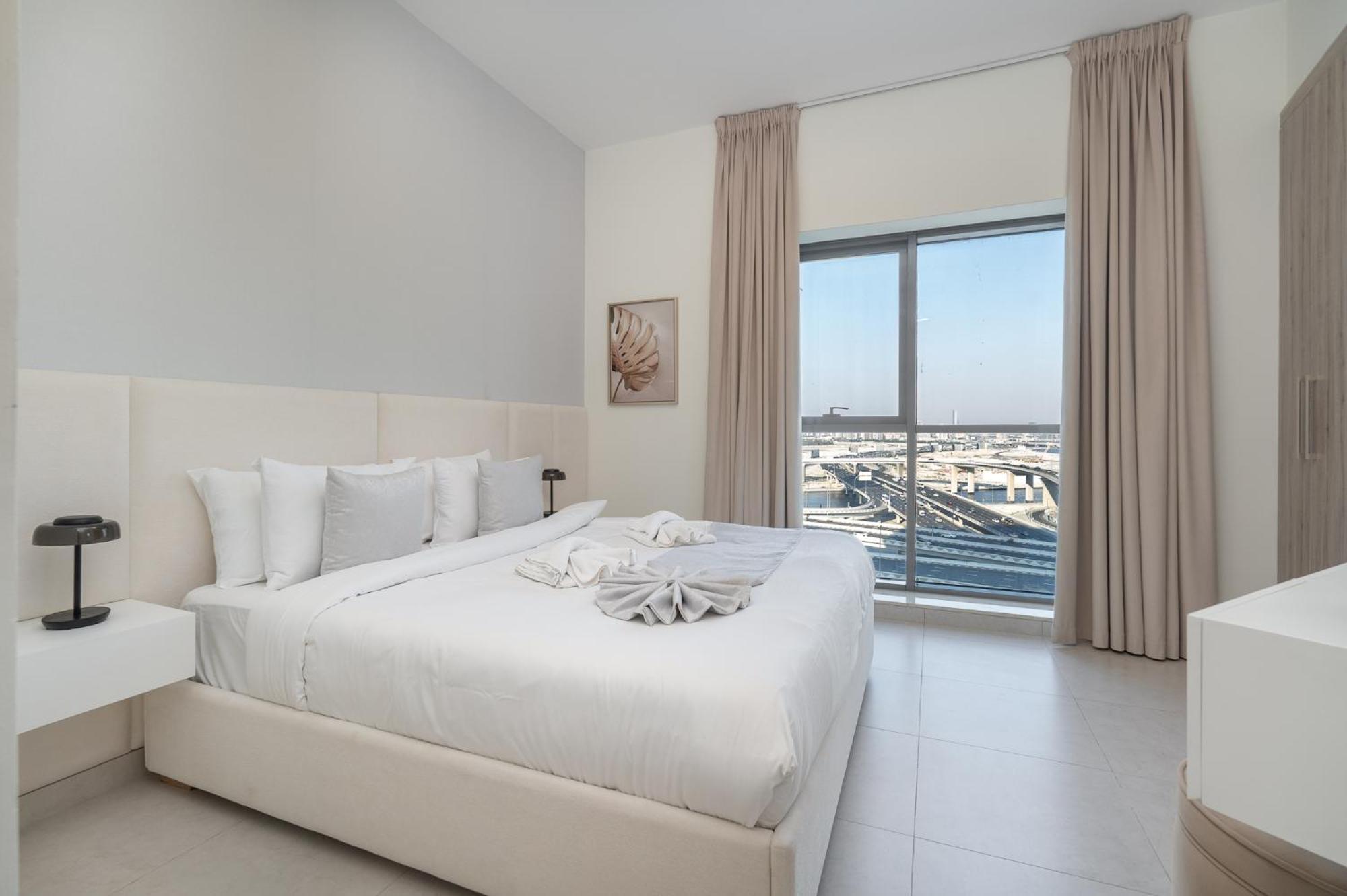 Apartment 2-bedroom Oasis With Hotel-quality Comfort In Business Bay Perfect For 4 *