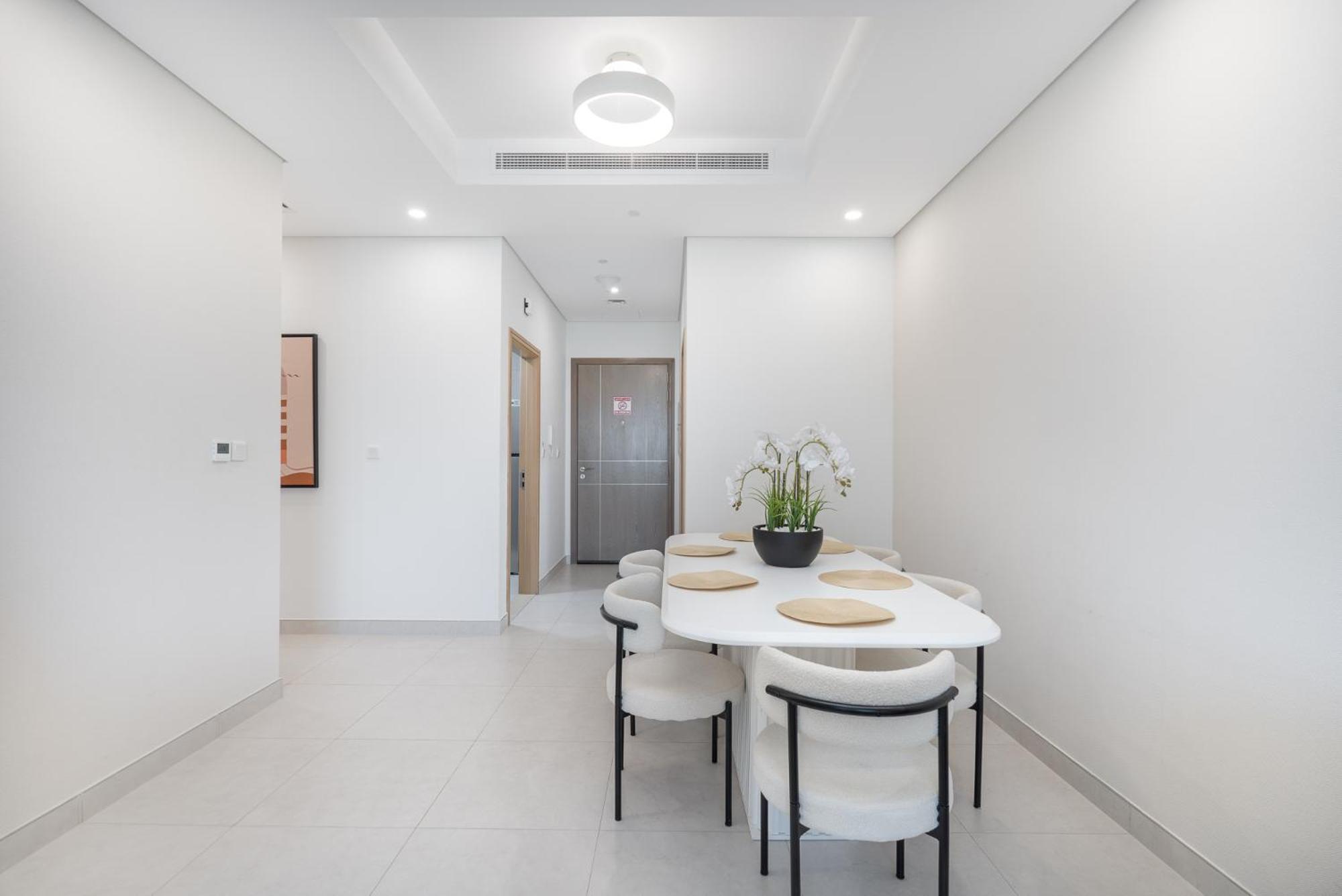 2-bedroom Oasis With Hotel-quality Comfort In Business Bay Perfect For 4 Dubai