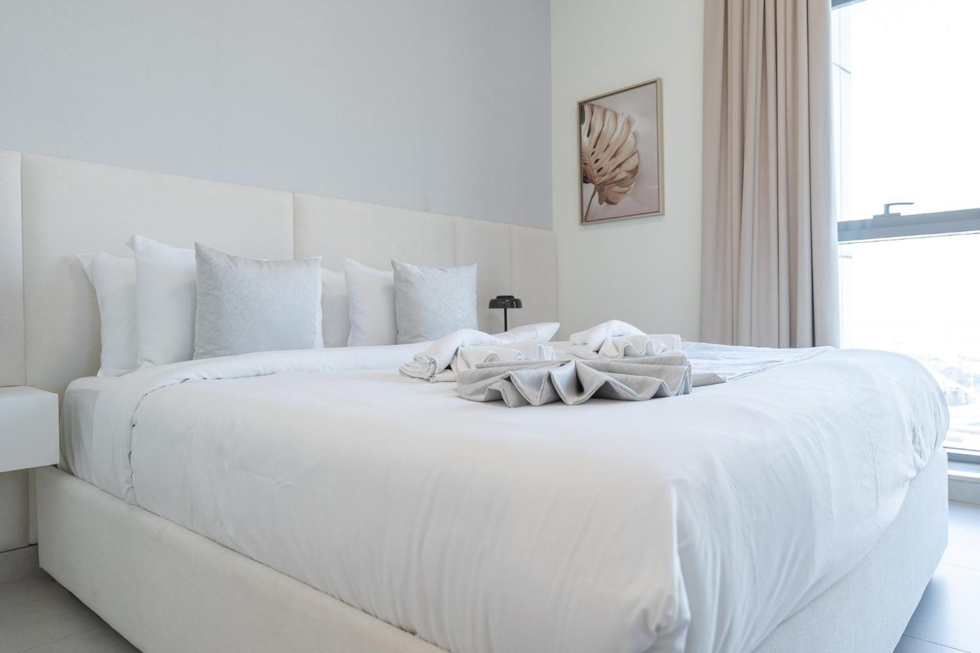 Apartment 2-bedroom Oasis With Hotel-quality Comfort In Business Bay Perfect For 4 Dubai